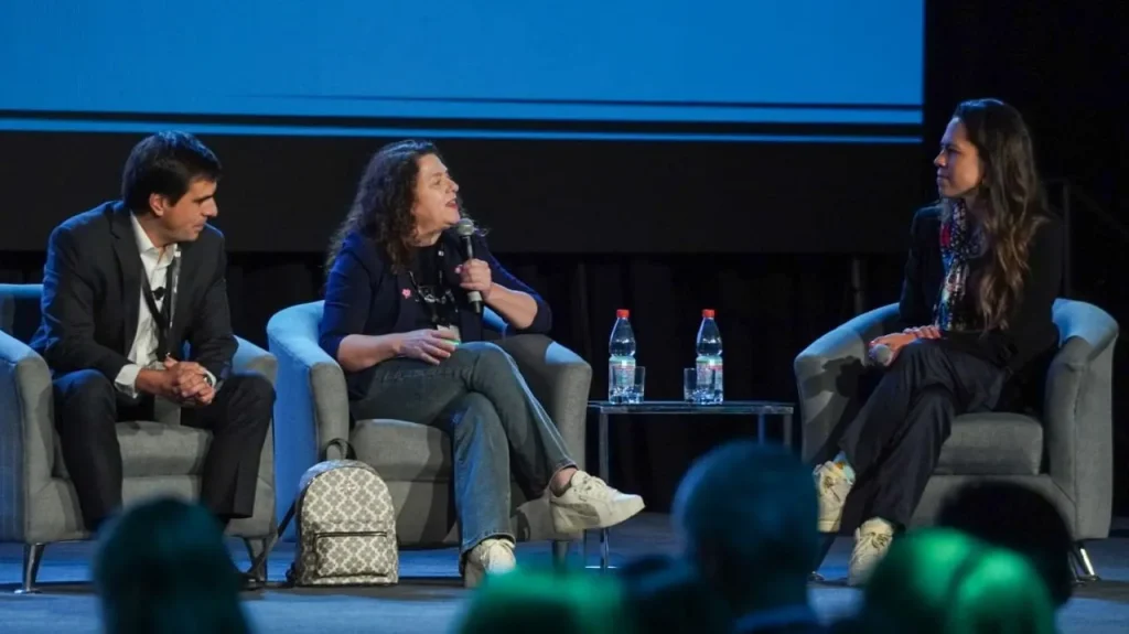 Decana de la Facultad de Ingeniería UAH en Expomin 2025.