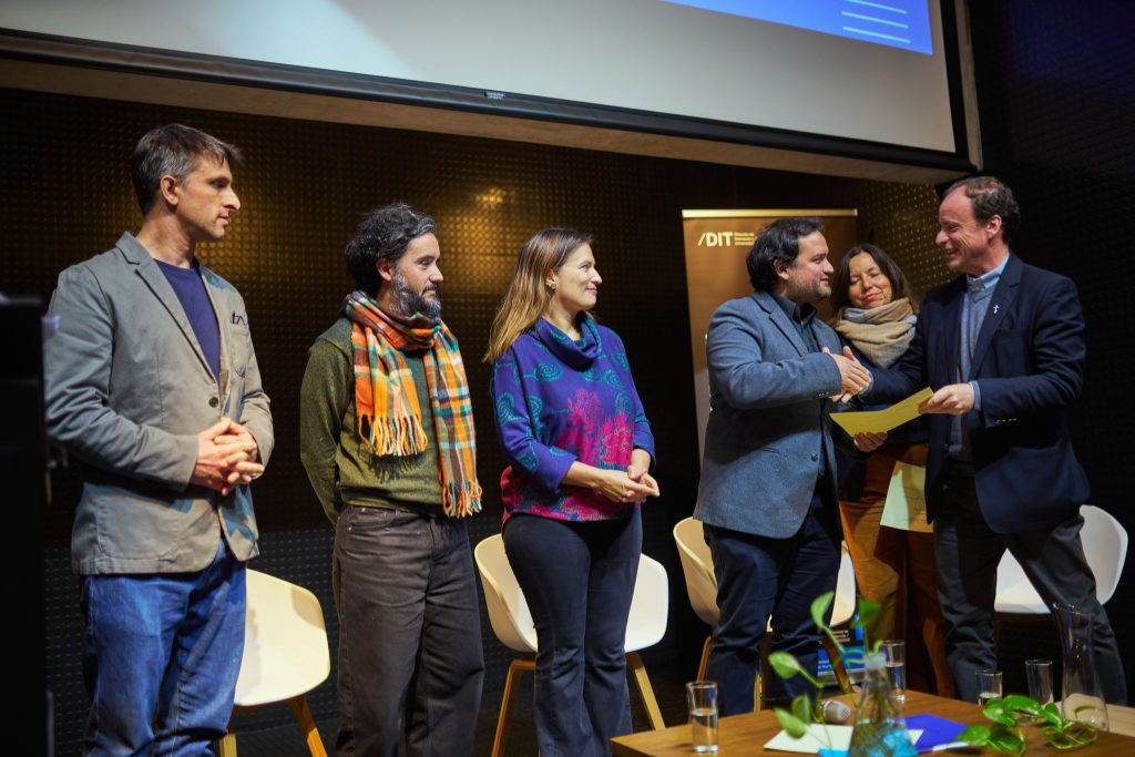 Cristóbal Arrieta, académico de Ingeniería UAH,  y Cristián del Campo SJ, rector de la U. Alberto Hurtado, en INNOVOBEST 2025.