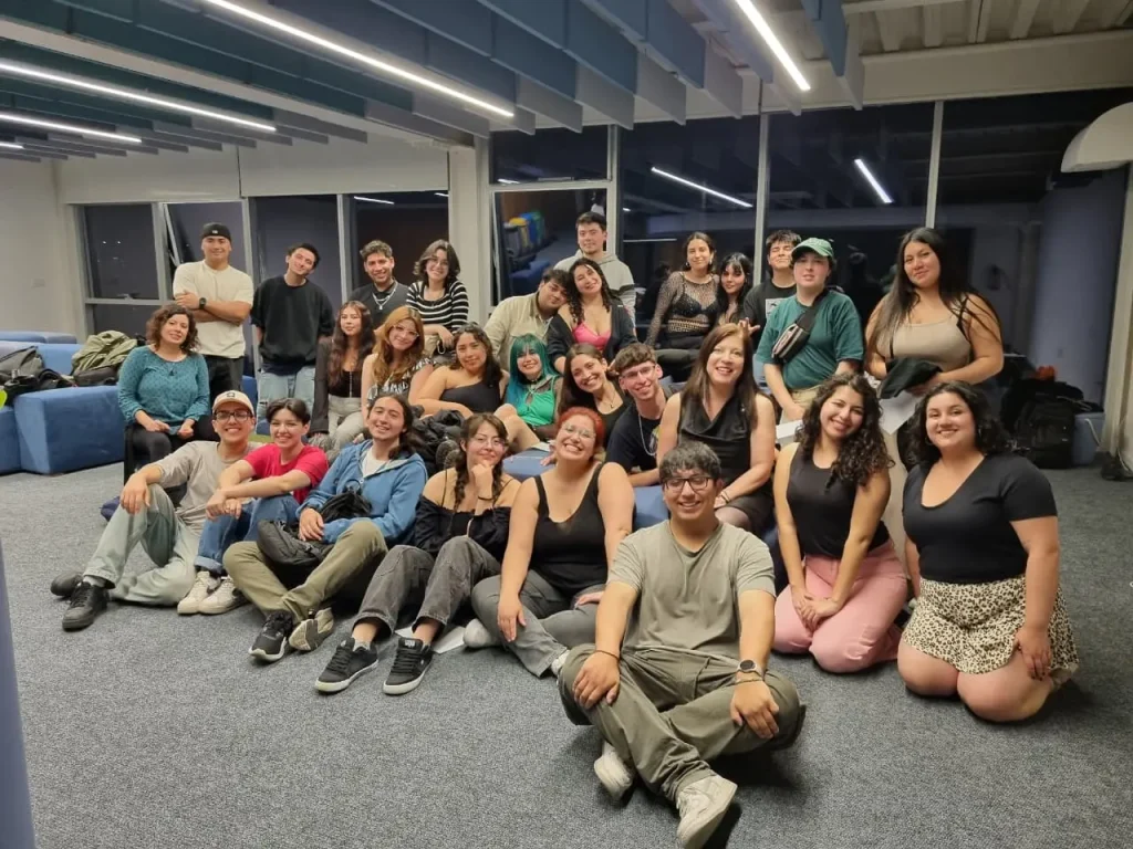 Esteban Benítez y estudiantes UAH en la Semana UCU 2025.