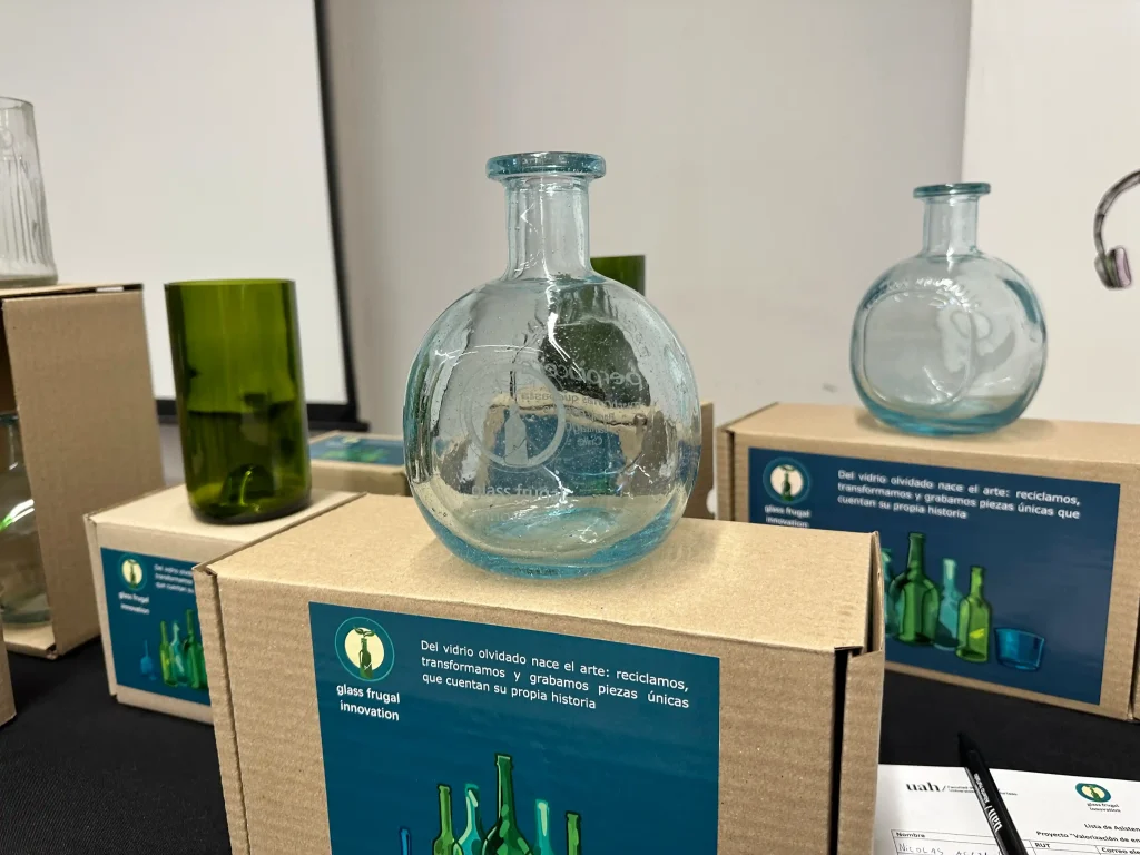 Envases de vidrio generados a partir de la innovación frugal. Universidad Alberto Hurtado.