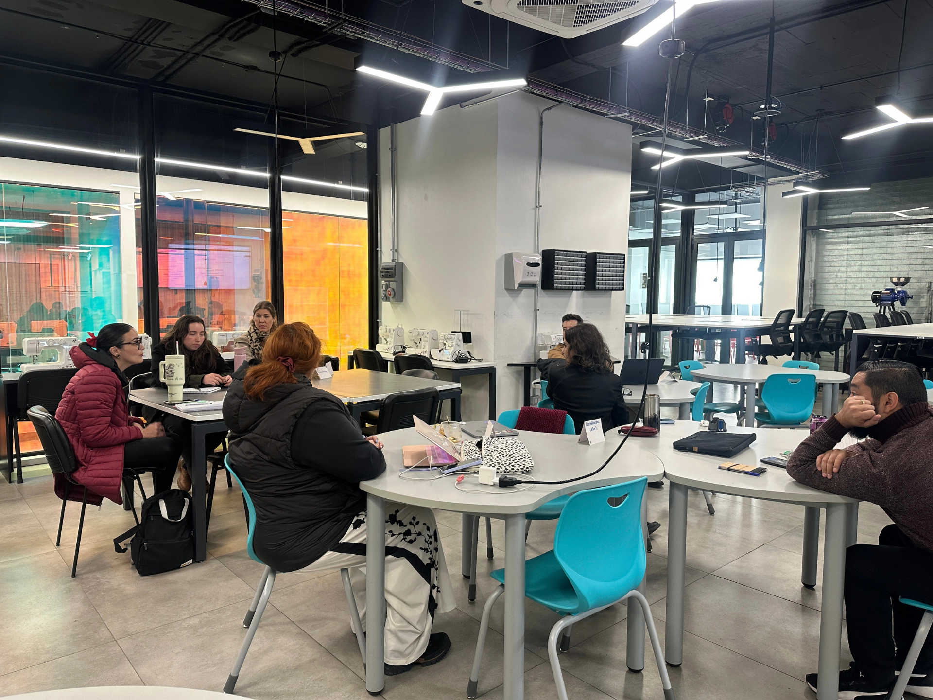 Equipo académico y administrativo de Ingeniería UAH en taller de género del Proyecto InÉS.